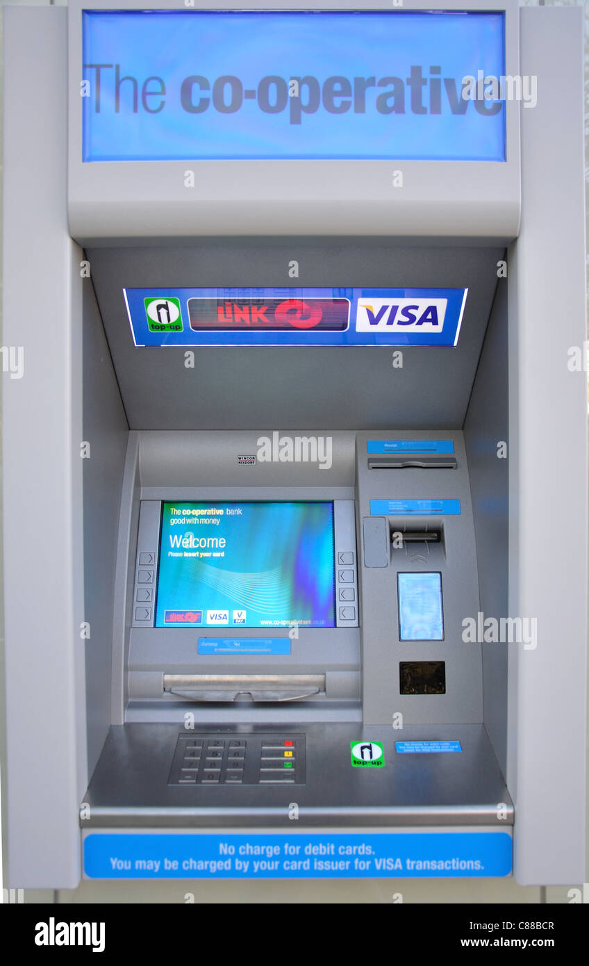 The co-operative Bank ATM machine, The Broadway, Thatcham, Berkshire, England, United Kingdom Stock Photo