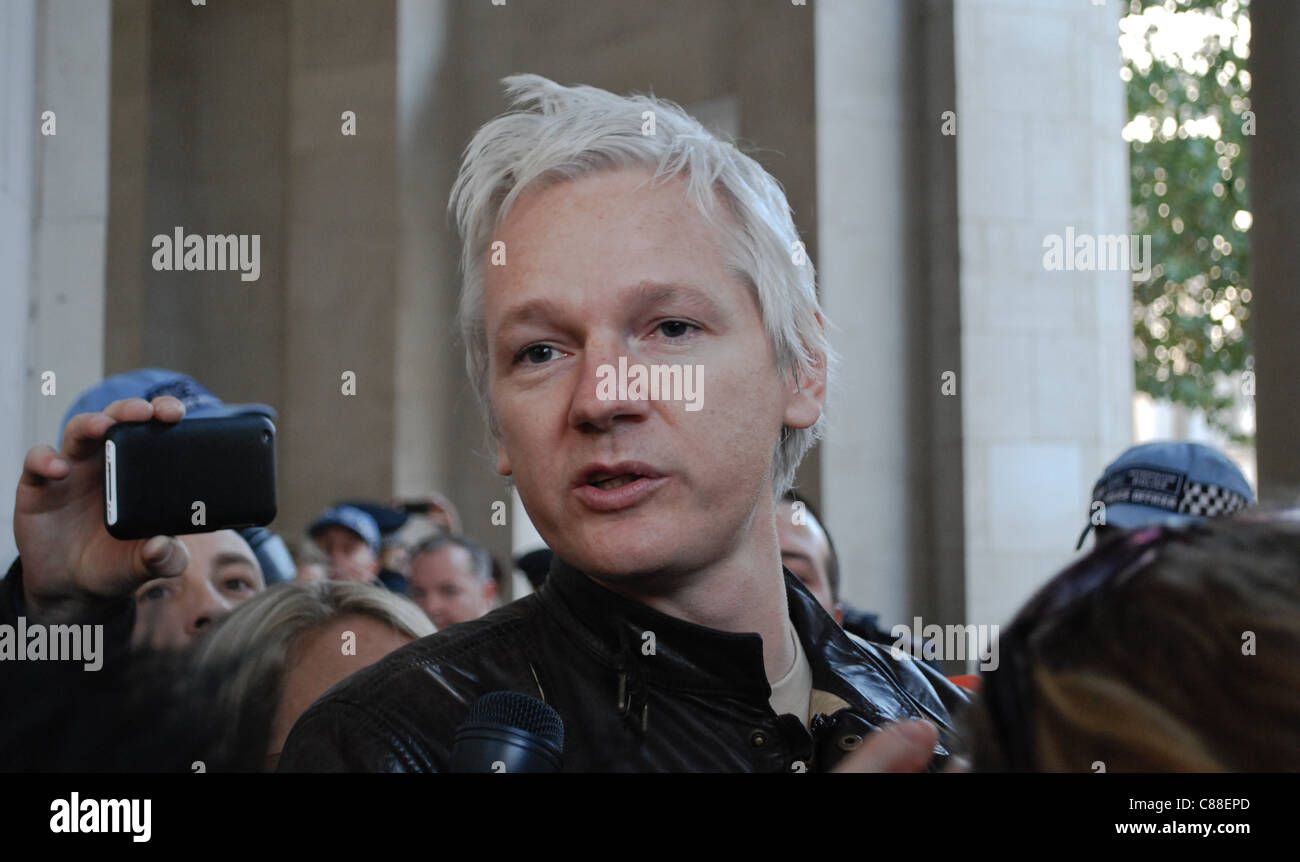 London, UK, 15/10/2011. Julian Assange, founder of WikiLeaks, attends Occupy London demonstration on the steps of St. Paul's. He gave a short speech. Stock Photo