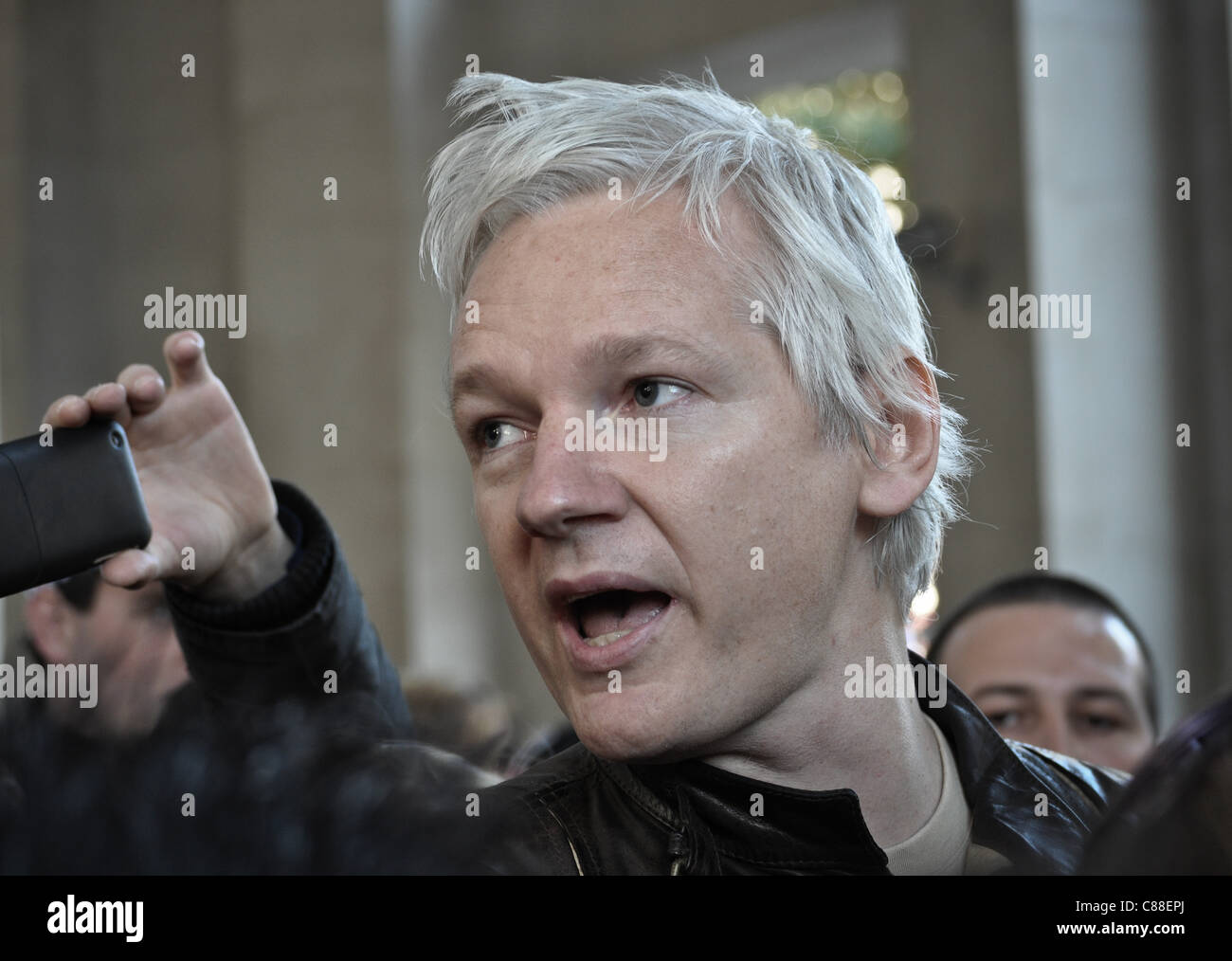 London, UK, 15/10/2011. Julian Assange, founder of WikiLeaks, attends Occupy London demonstration on the steps of St. Paul's. He gave a short speech. Stock Photo
