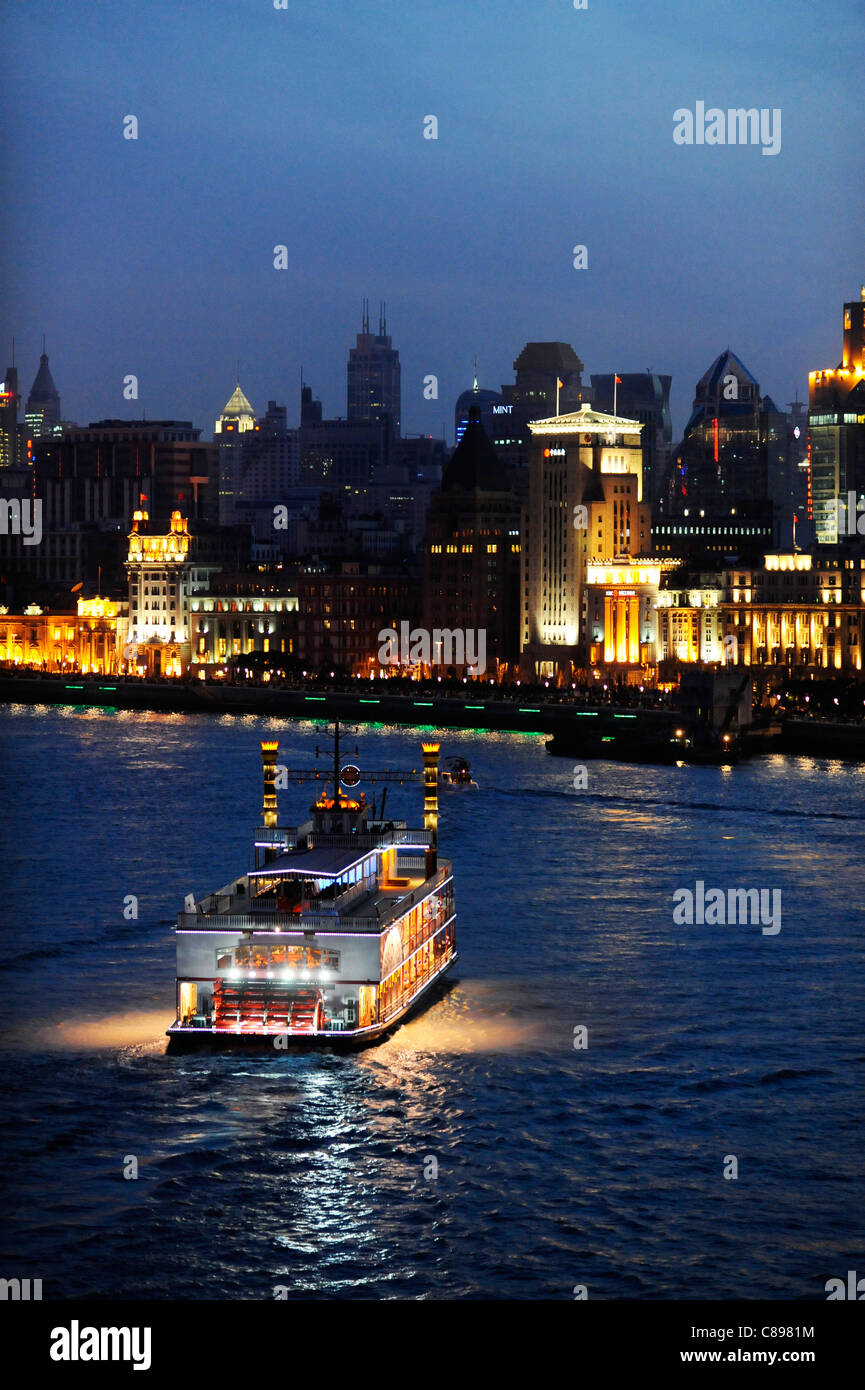 Shanghai bund skyline night hi-res stock photography and images - Alamy