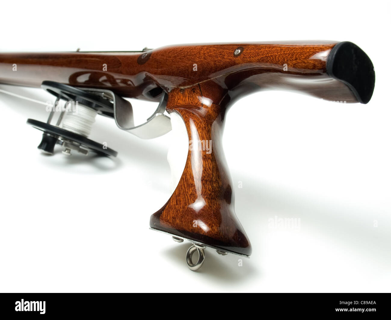 https://c8.alamy.com/comp/C89AEA/rear-view-of-reel-and-handle-of-wooden-spear-gun-C89AEA.jpg