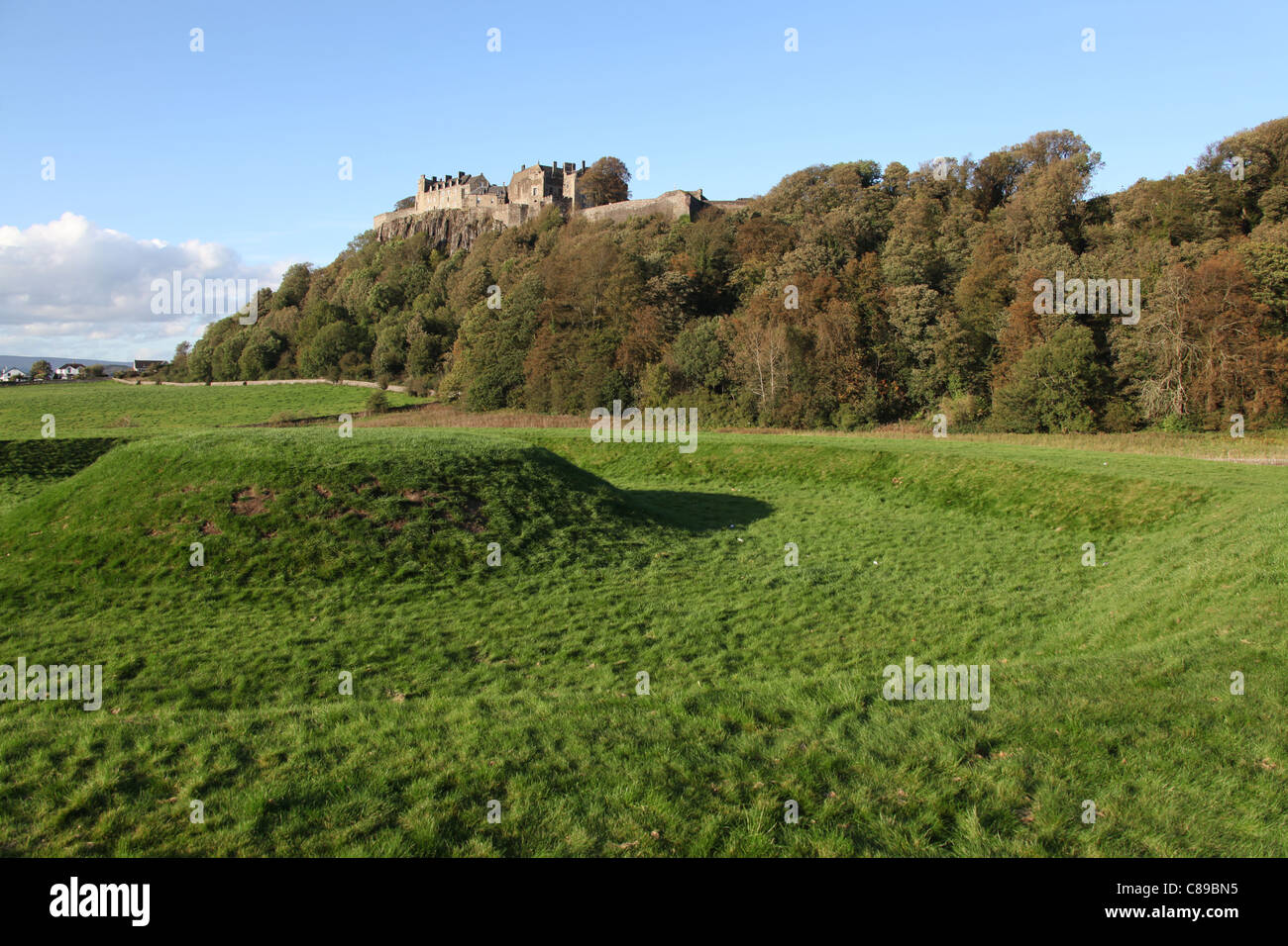 City of Stirling, Scotland. The west battlements of Stirling Castle, with the Kings Knot garden in the foreground. Stock Photo