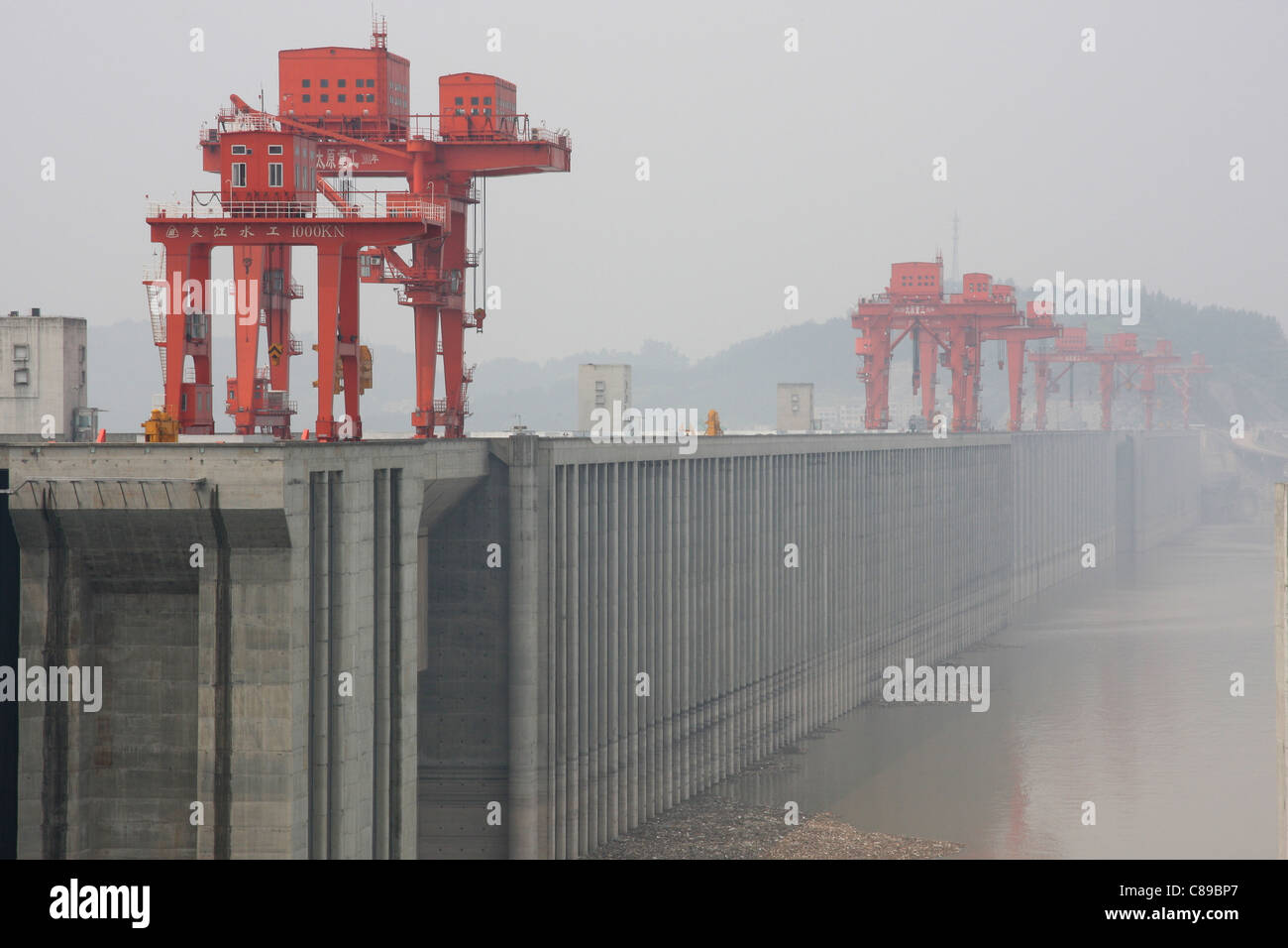 A hazy day at the Three Gorges Dam, Yangtze River, China Stock Photo