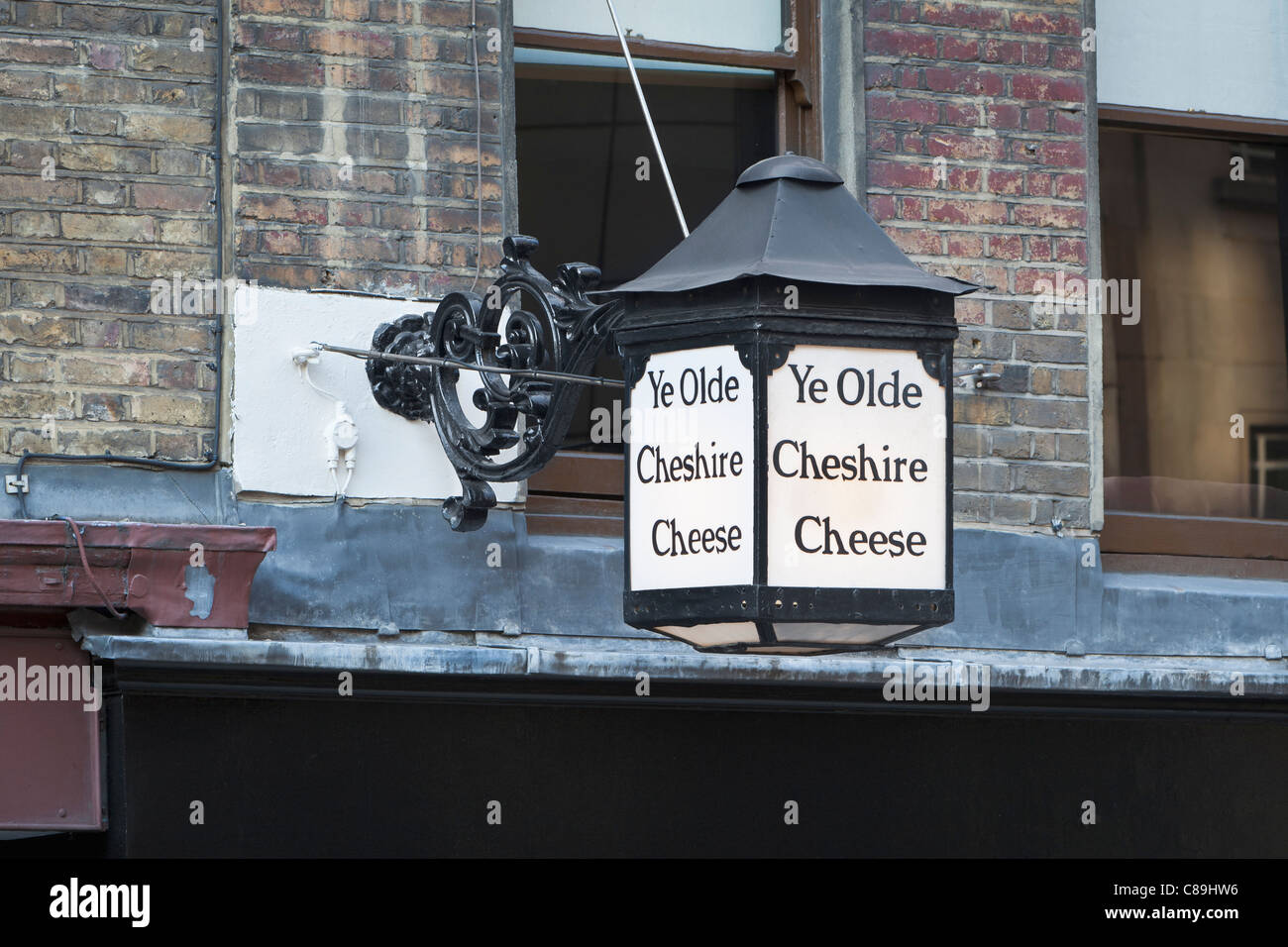 Ye olde Cheshire cheese pub sign London England Stock Photo