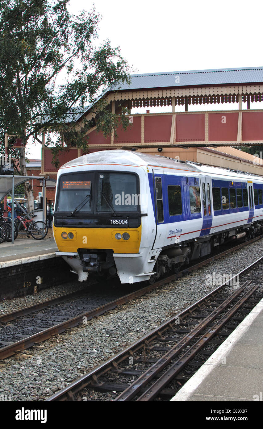 Chiltern Railways train at StratforduponAvon station, Warwickshire