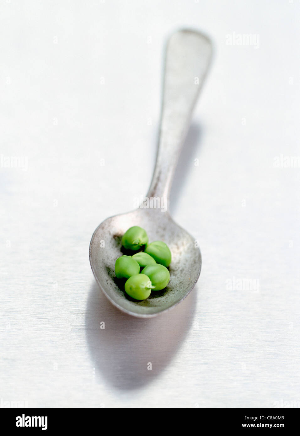 https://c8.alamy.com/comp/C8A0M9/teaspoon-of-peas-C8A0M9.jpg