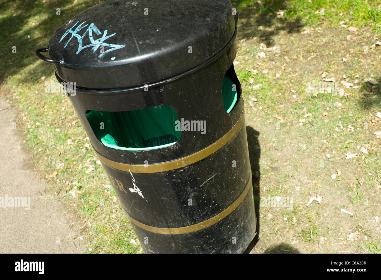 Litter park london hi-res stock photography and images - Alamy