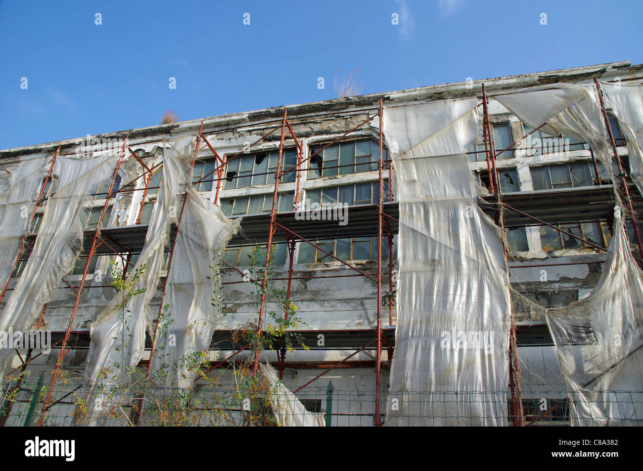 Scaffolding old building hi-res stock photography and images - Alamy