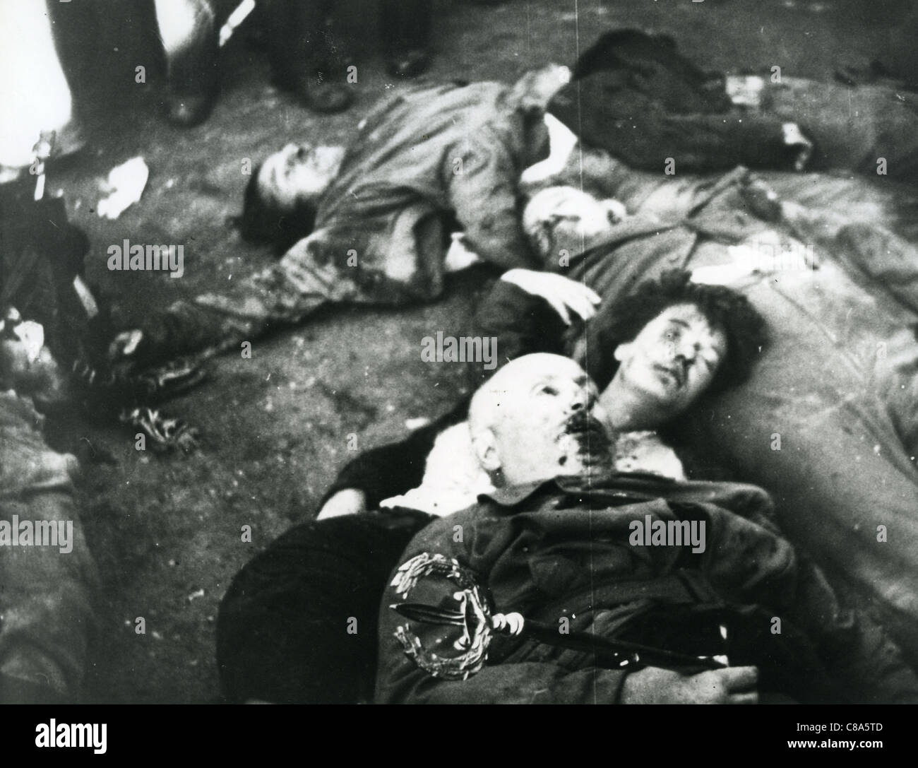 BENITO MUSSOLINI (1883-1945) Italian Facist leader after execution in Milan 28 April 1945 lying on top of Clara Petacci Stock Photo