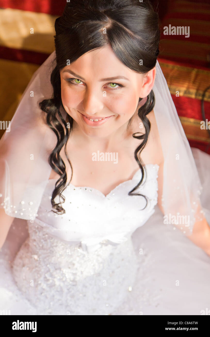 Portrait of a beautiful bride indoor Stock Photo - Alamy