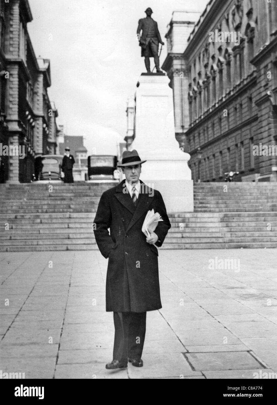 LORD LOUIS MOUNTABATTEN (1900-1979) leaving the India office, London, about 1947 Stock Photo