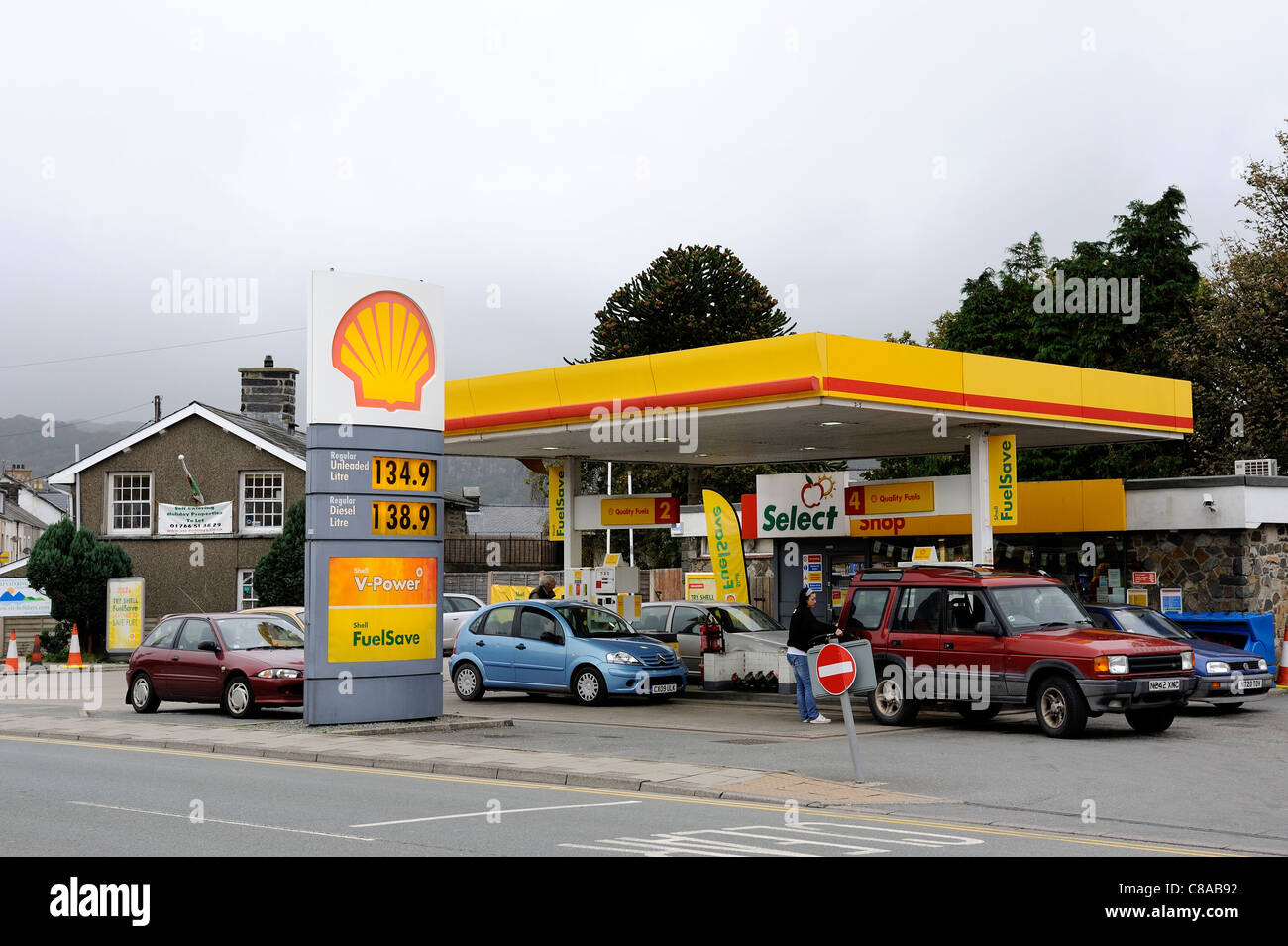 shell petrol garage portmadog gwynedd north wales Stock Photo
