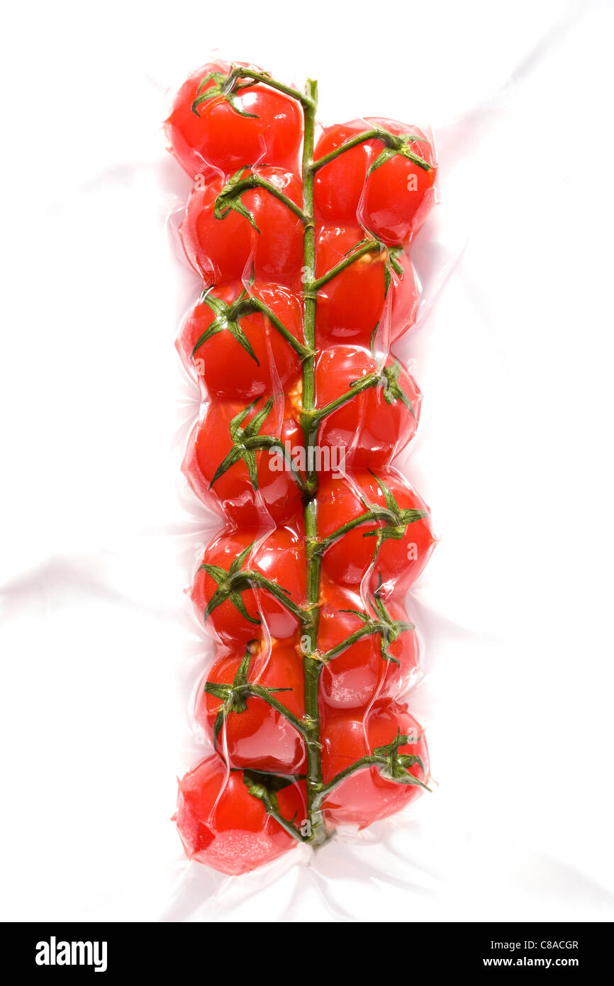 bunch of tomatoes vacuumpacked Stock Photo Alamy
