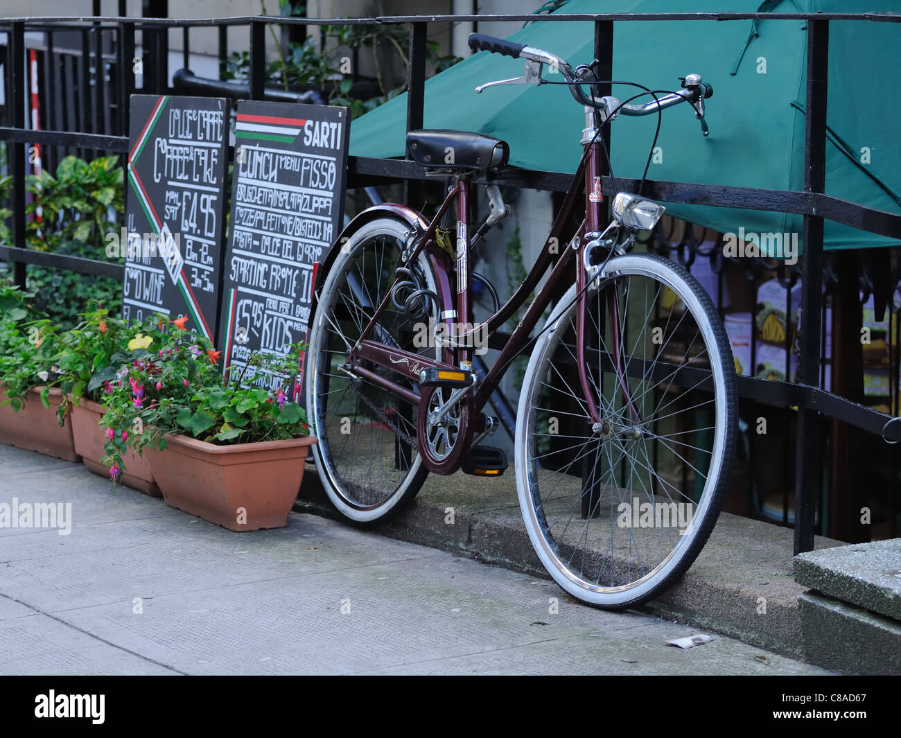 Bicycle at shop front in Glasgow city centre Stock Photo Alamy