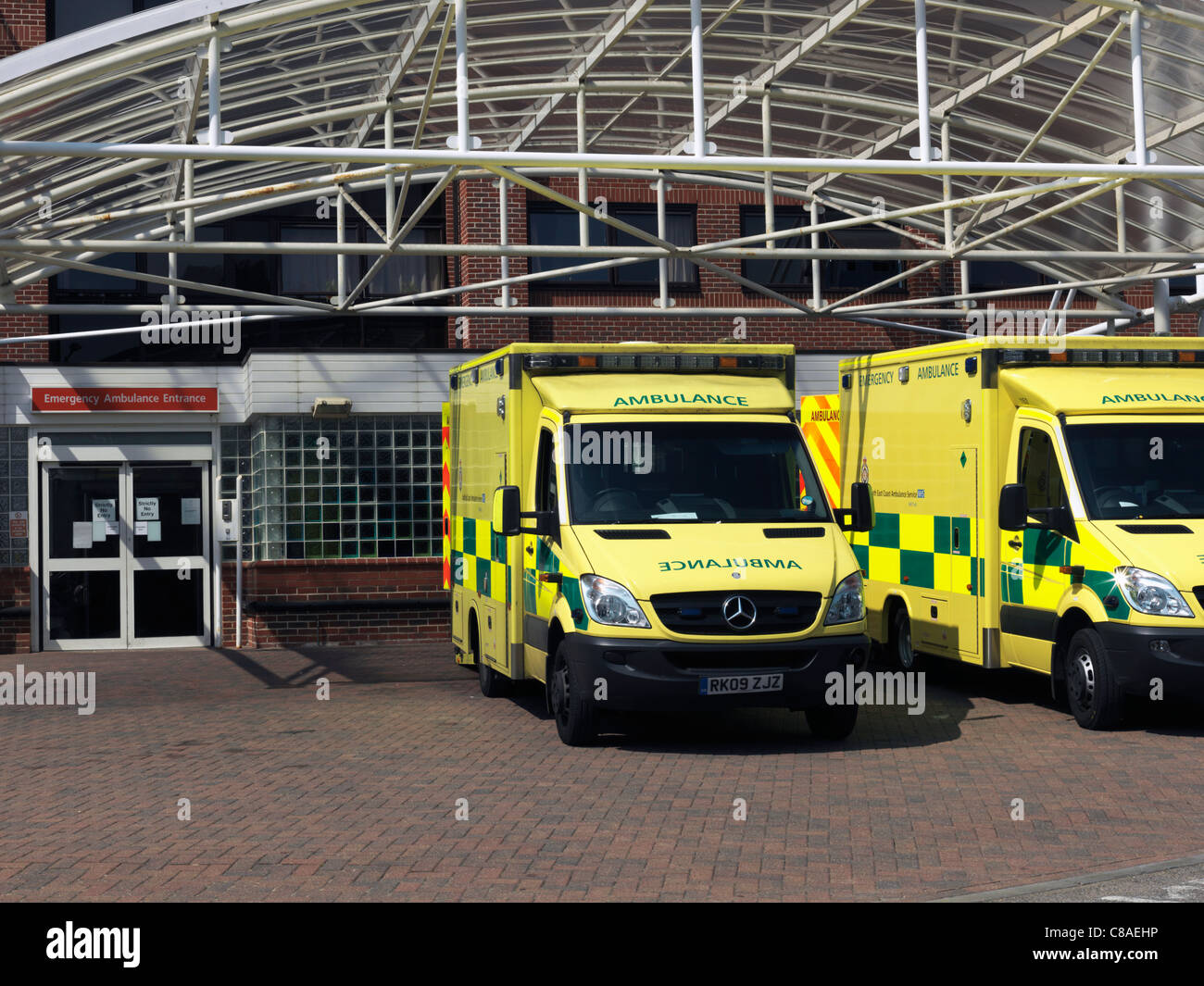 Ambulances Outside Emergency Ambulance Entrance Epsom Hospital England Stock Photo