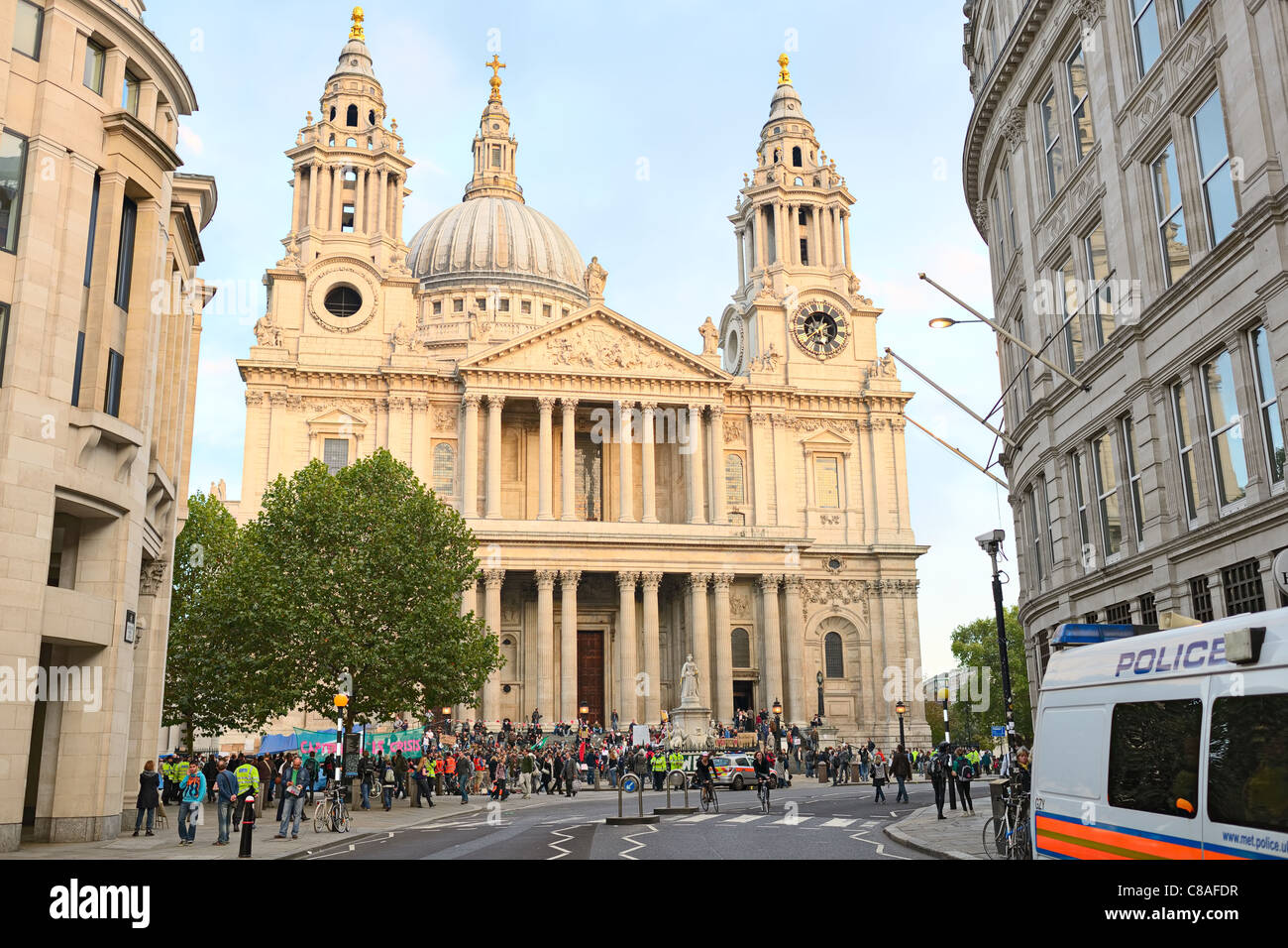 'Occupy London Stock Exchange' protest outside St Paul's Cathedral, London, England, UK Stock Photo