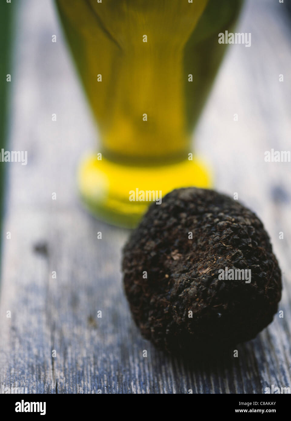 olive-oil-and-black-truffle-C8AKAY.jpg