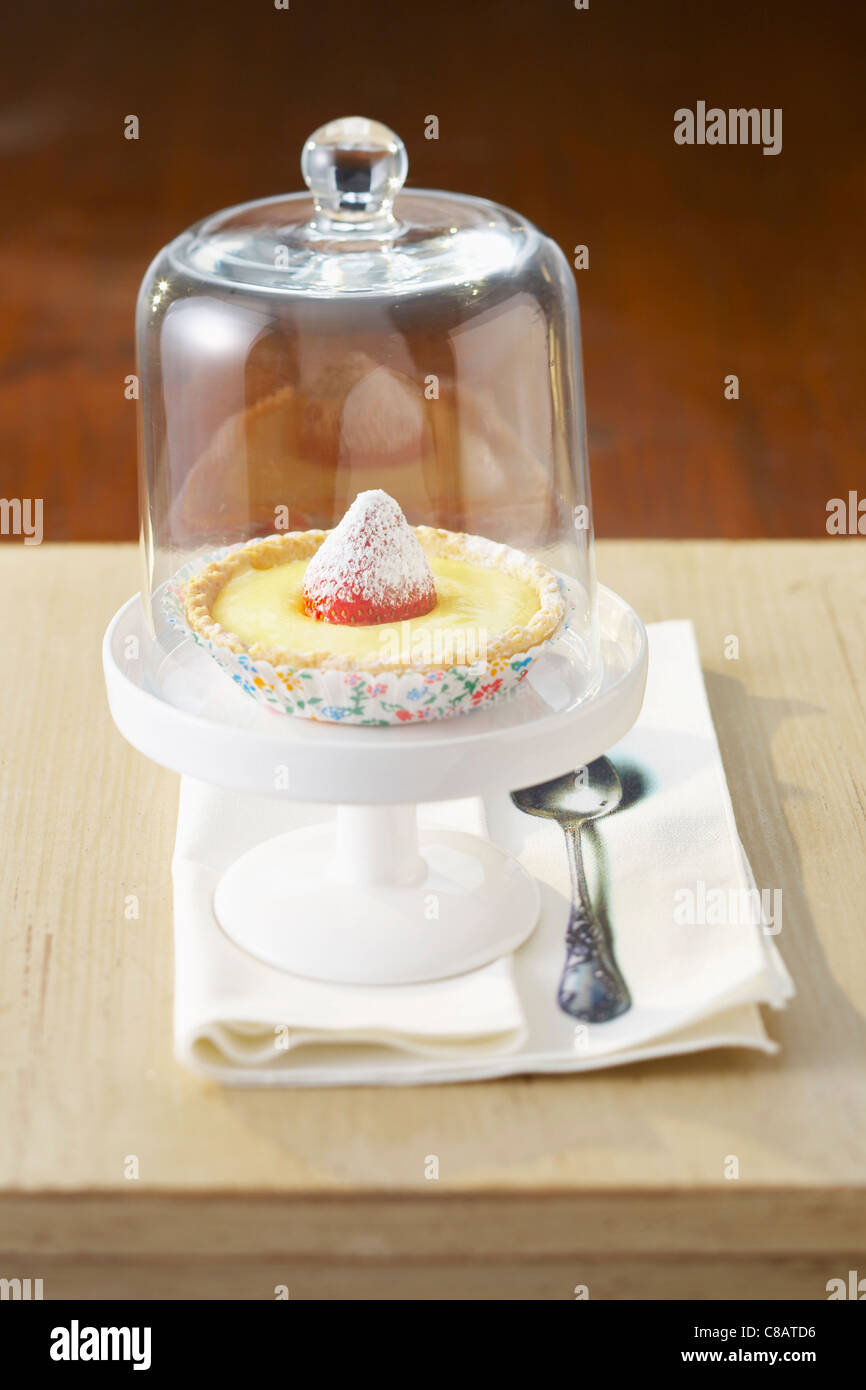 Cake dome glass hi-res stock photography and images - Alamy