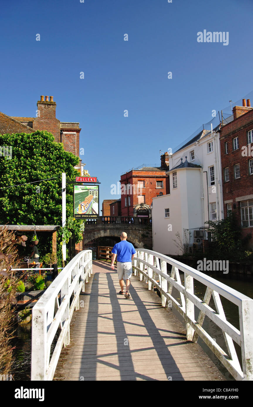 Bridge to 'Lock stock & barrel' pub, Newbury Lock, Newbury, Berkshire