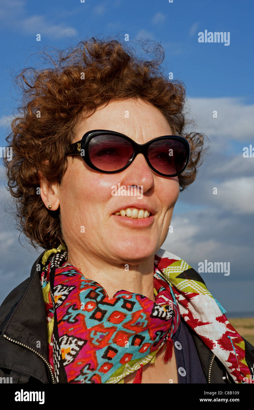 Lady wearing sunglasses hi-res stock photography and images - Alamy