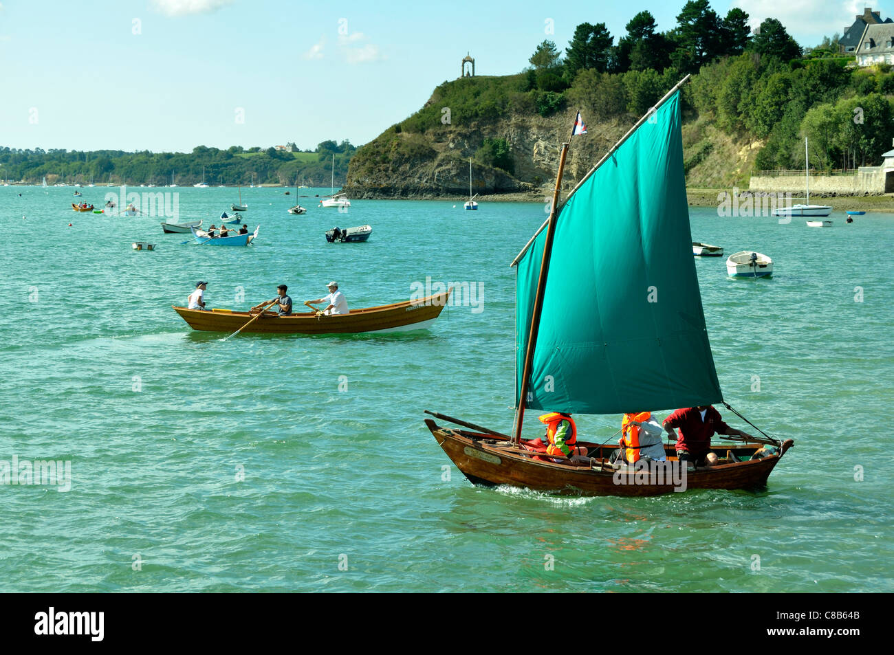 Le P'tit Gab (small sailboat whose hull is based on dory boat) and a dory.  Maritime event : "Doris : de cale en cale Stock Photo - Alamy