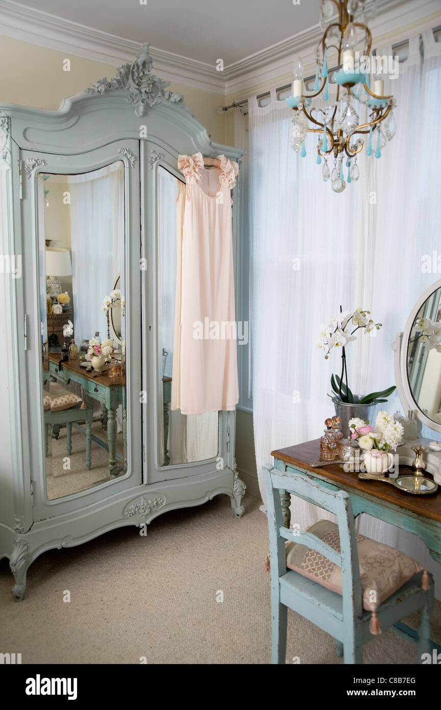 Dressing table hires stock photography and images Alamy