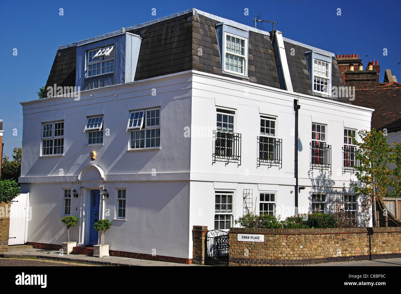Period house on Swan Place, Barnes, London Borough of Richmond upon
