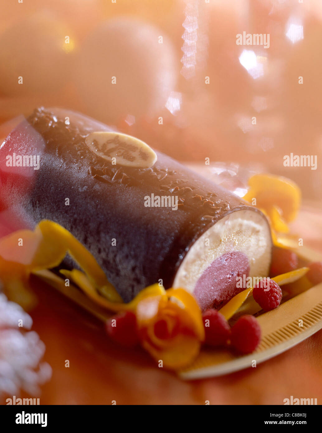 raspberry and vanilla ice cream log Stock Photo Alamy
