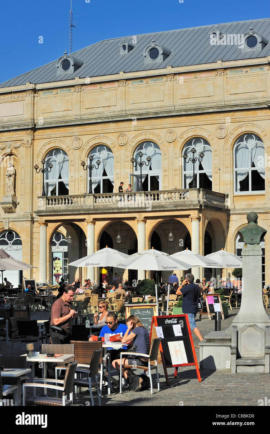 Tourists on pavement café in front of the theatre Théâtre Royal de Namur, Belgium Stock Photo