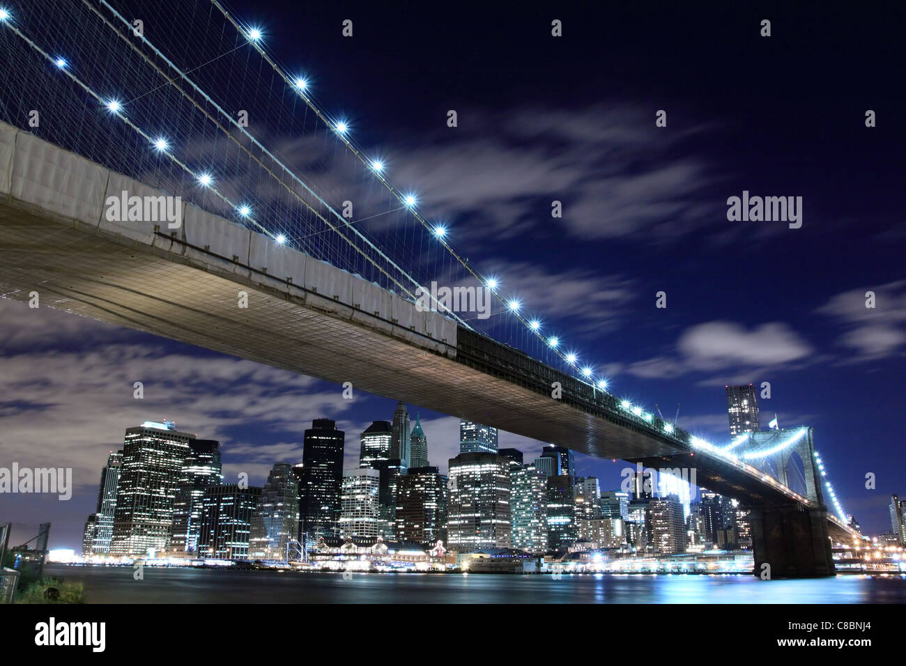 Brooklyn Bridge and New York City Skyline At Night Stock Photo - Alamy