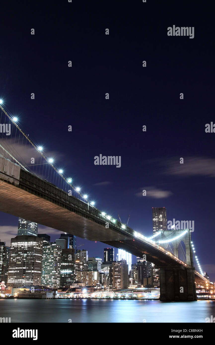 Brooklyn Bridge and New York City Skyline At Night Stock Photo - Alamy
