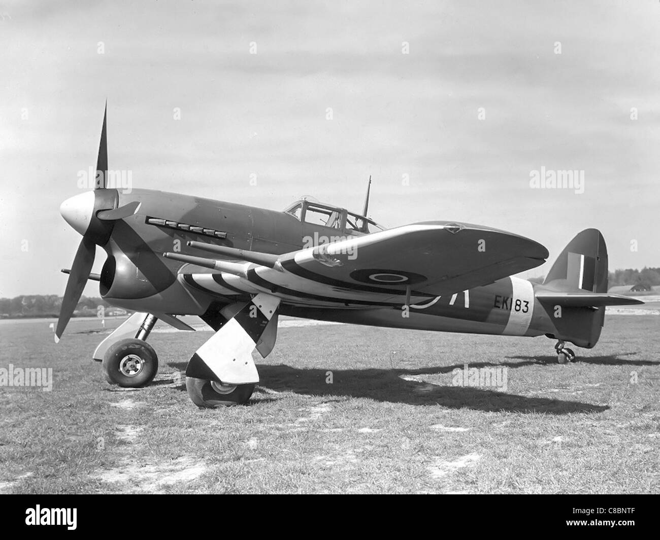 洋書 The Hawker Typhoon Including the Hawker 洋書 The Hawker Typhoon Including the Hawker Amazon.com