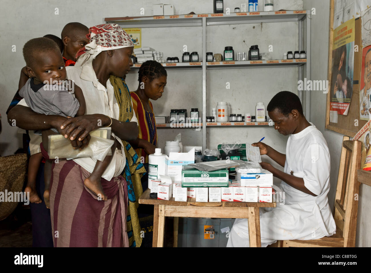Pharmacist dispenses anti-retroviral medicines to a HIV/AIDS patient in Quelimane Mozambique Stock Photo