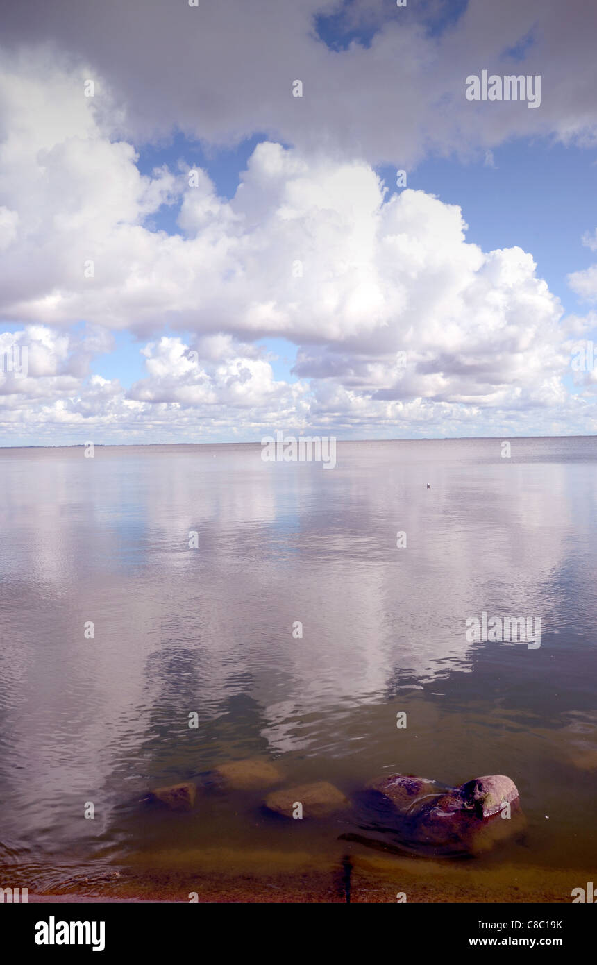 Sky and still water hi-res stock photography and images - Alamy