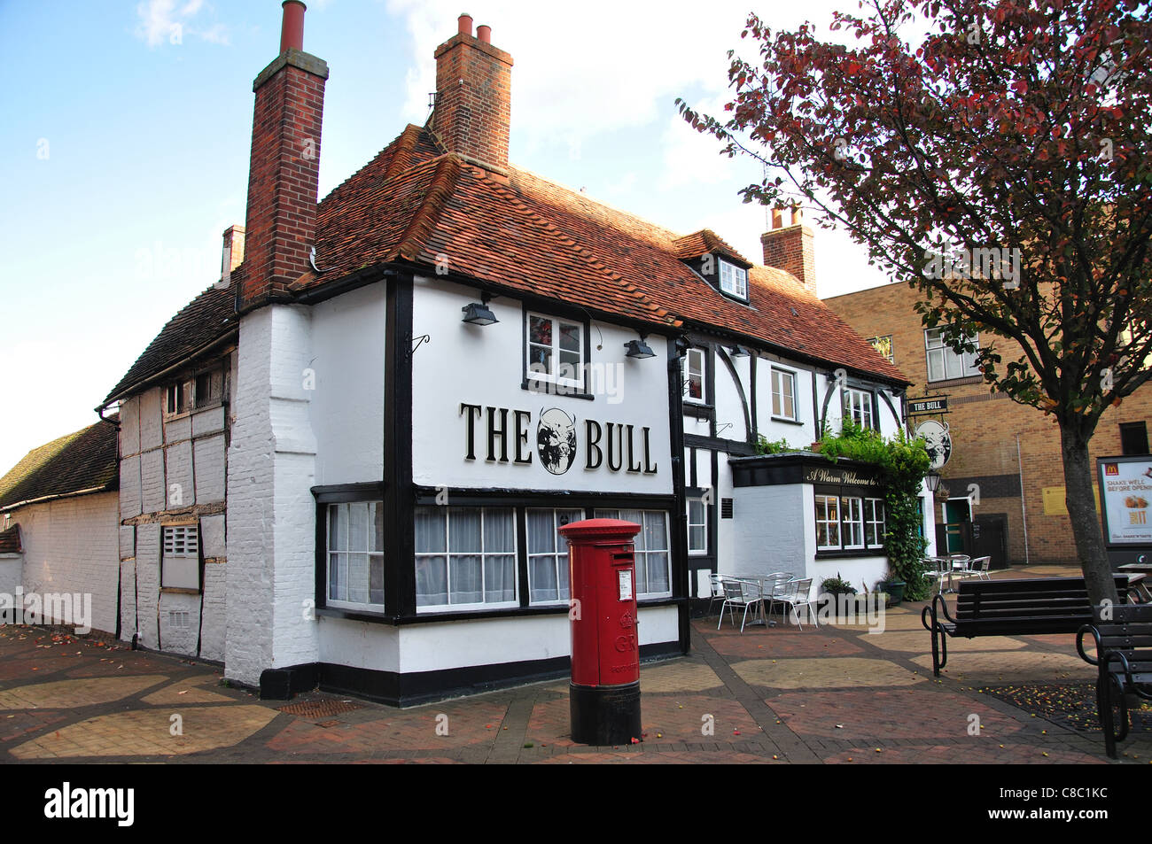 14th century The Bull Inn, High Street, Bracknell, Berkshire Stock