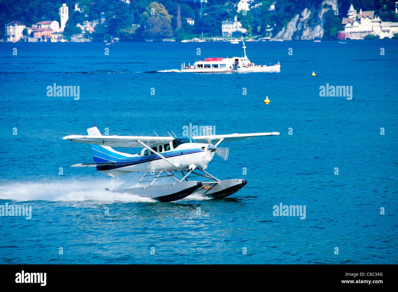 Twin otter float plane hi-res stock photography and images - Alamy