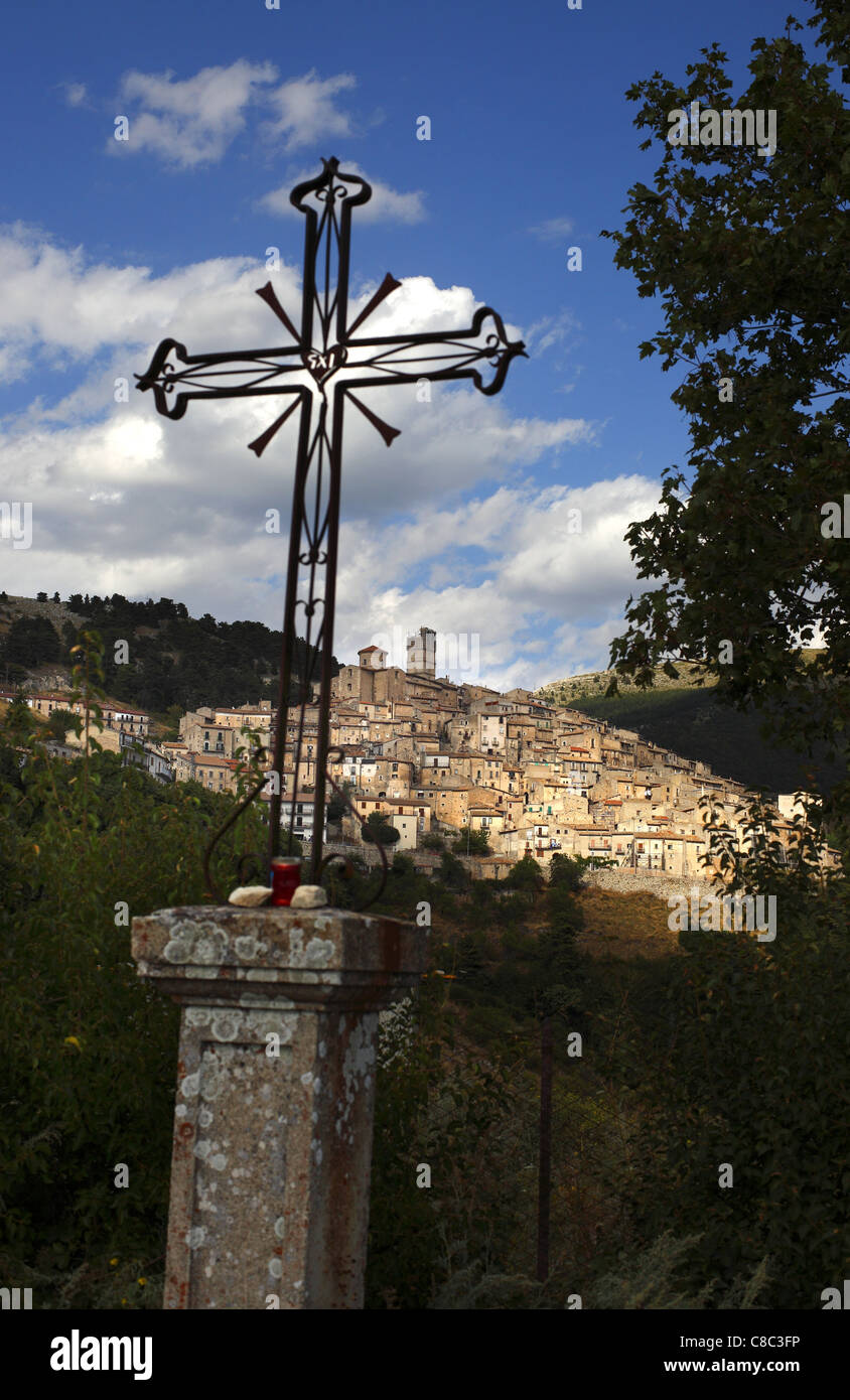 Castel del Monte in Abruzzo, Italy Stock Photo Alamy