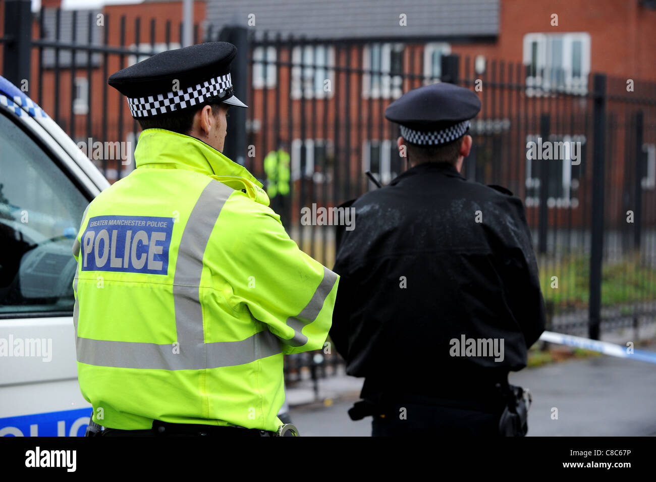 Prime Minister David Cameron (3rd left) visits a looted Lidl supermarket in  Salford Stock Photo - Alamy