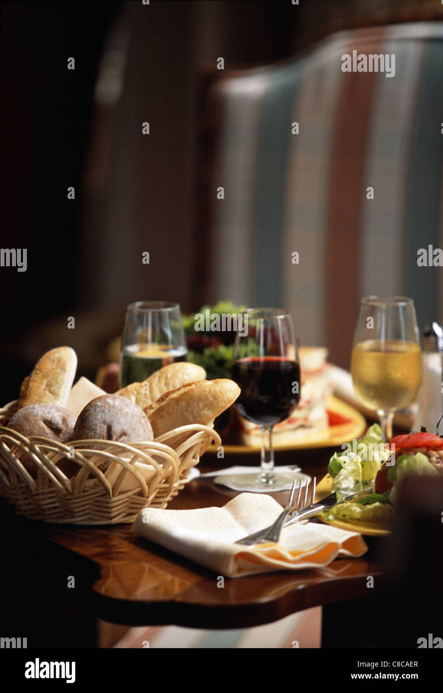 Table set with main dish hi-res stock photography and images - Alamy