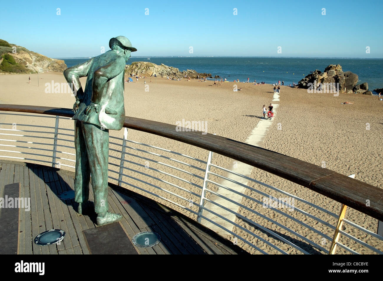 Jacques Tati statue looks out over the beach at Saint-Marc-Sur-Mer, Brittany, France Stock Photo