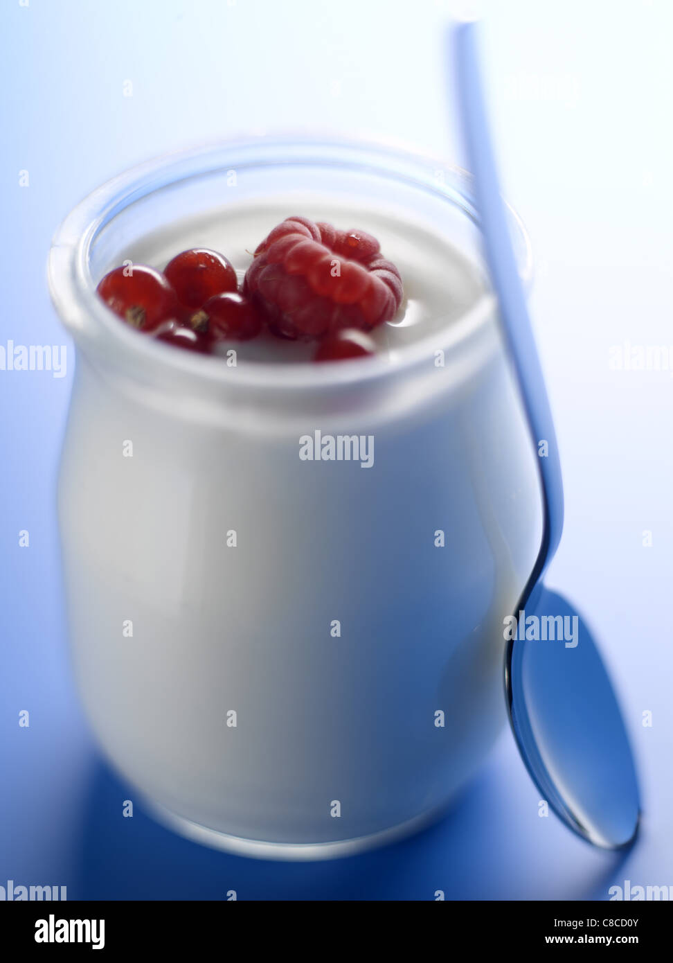 yoghurt pot with summer fruit Stock Photo Alamy