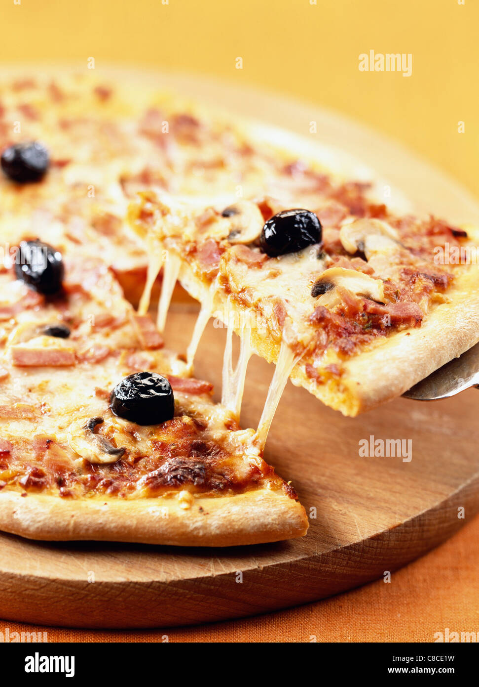 Reine Pizza Olives High Resolution Stock Photography And Images Alamy