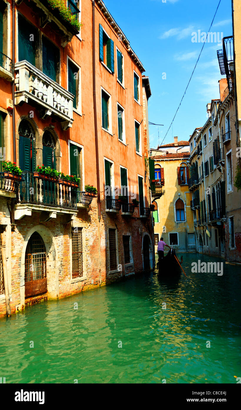 Gondola on canal hi-res stock photography and images - Alamy