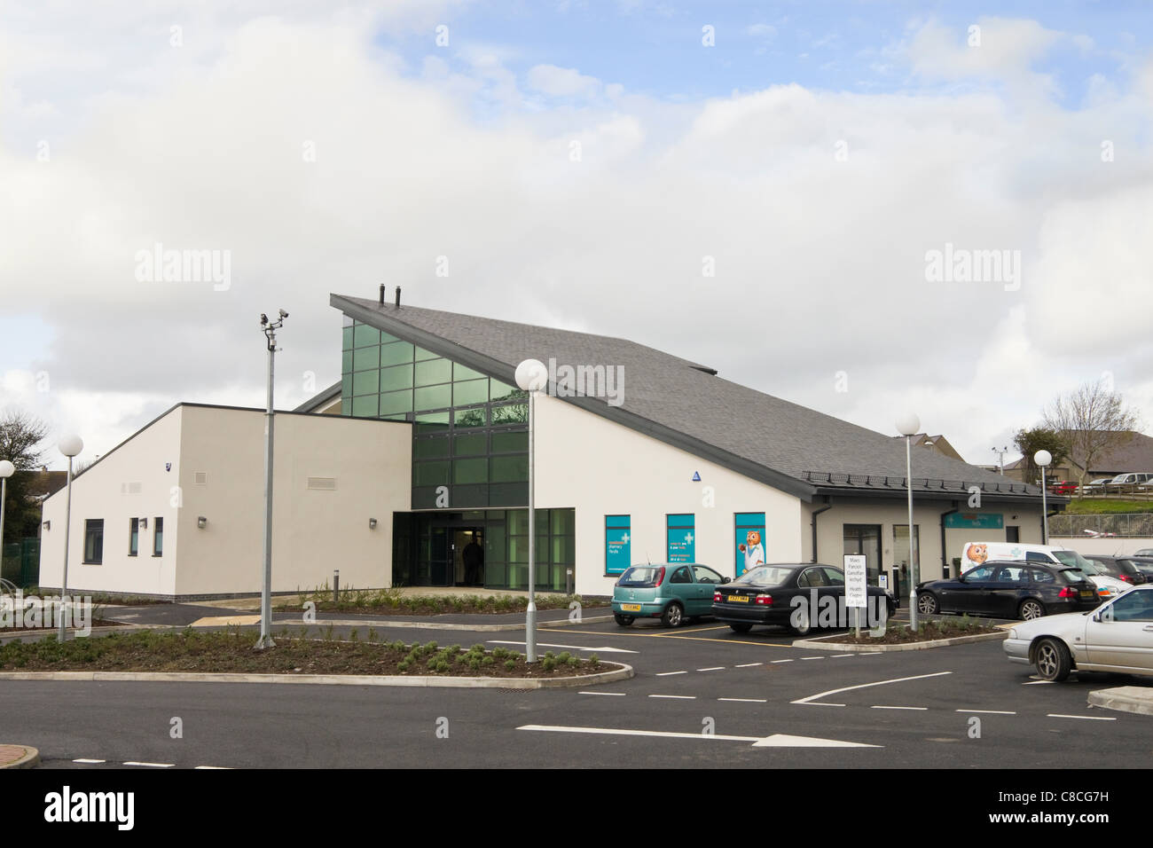 Amlwch, Isle of Anglesey, North Wales, UK. New Health Centre for doctor's surgeries and clinics Stock Photo