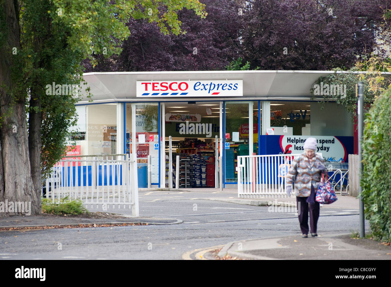 Tesco Express at Totley Rise in Sheffield Stock Photo