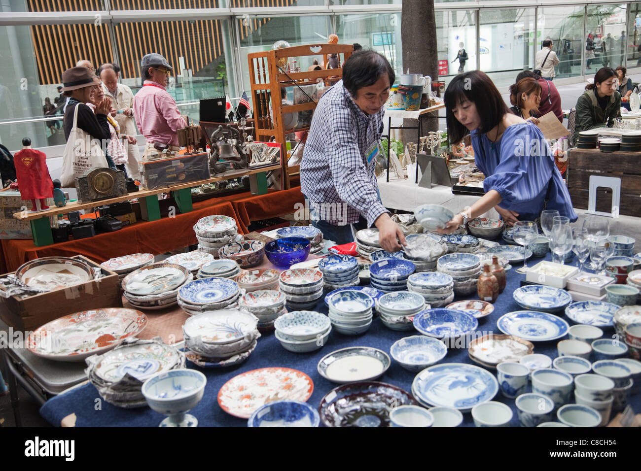 Japan, Tokyo, Yurakucho, Oedo Monthly Antique Market at the Tokyo