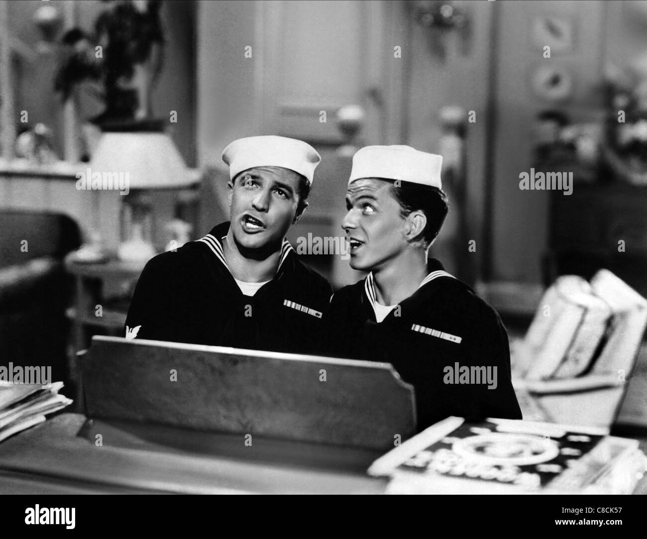 GENE KELLY, FRANK SINATRA, ANCHORS AWEIGH, 1945 Stock Photo Alamy
