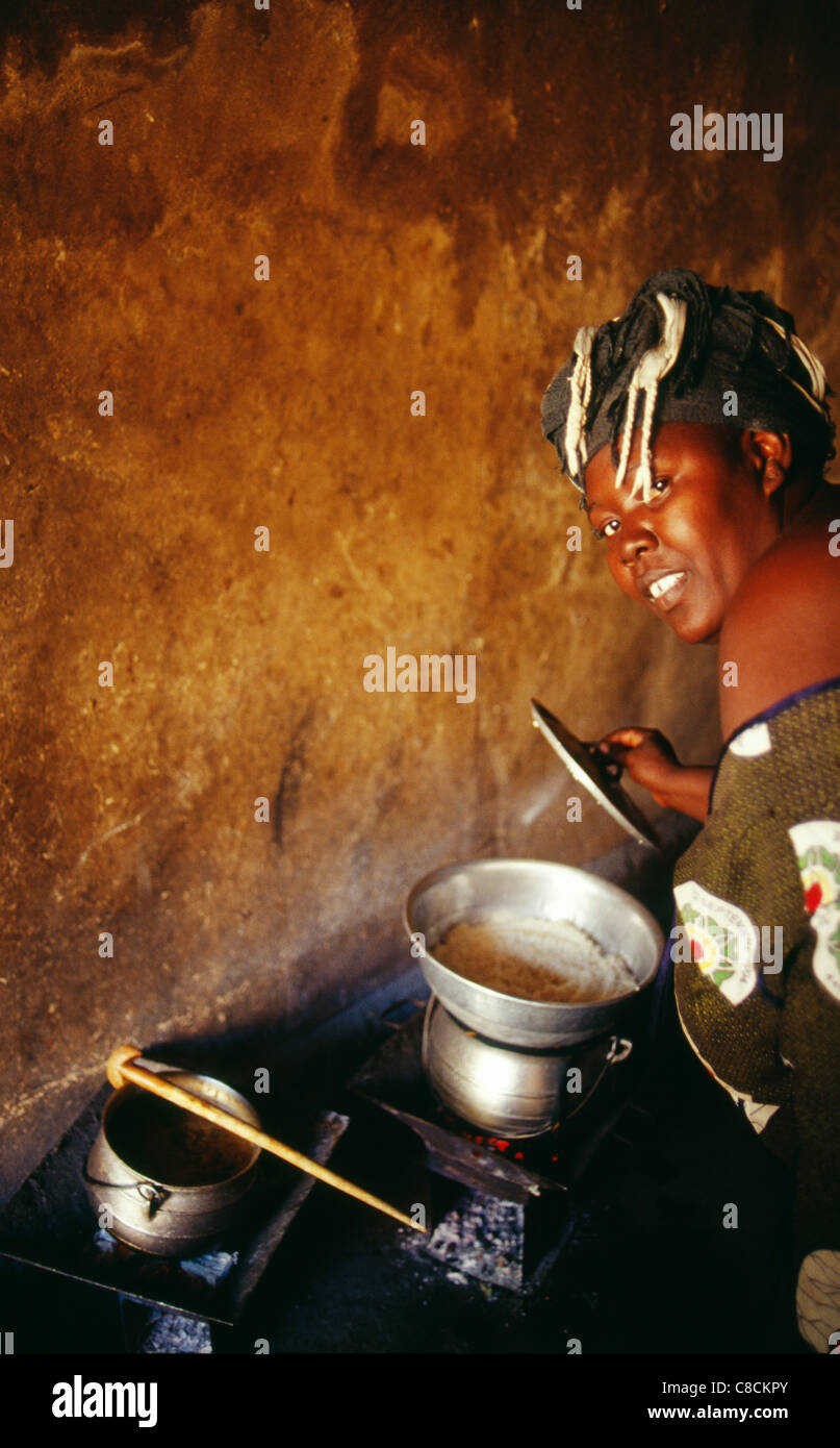 Woman cooking in a kitchen in Mali Stock Photo