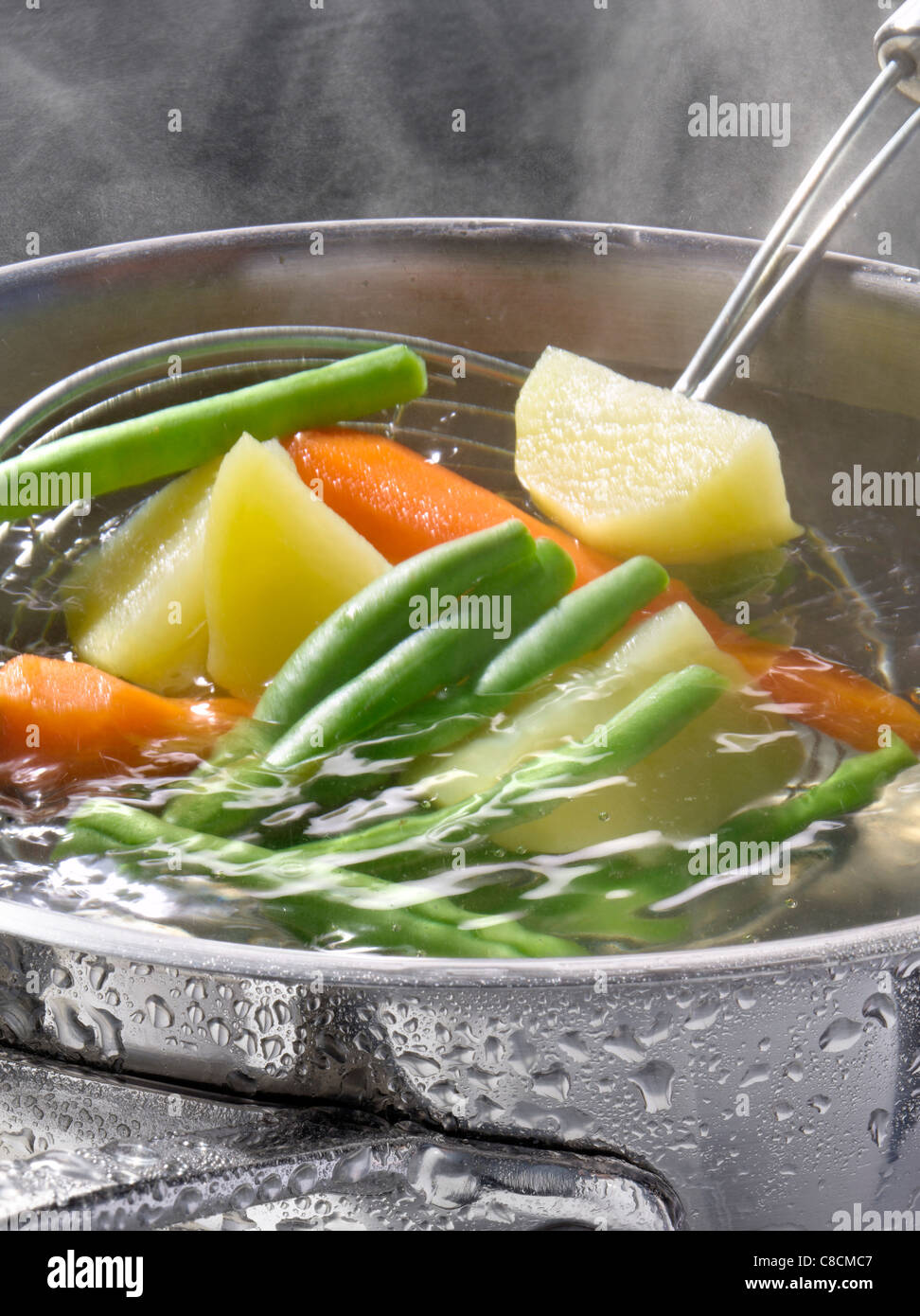 Boiling vegetables hires stock photography and images Alamy