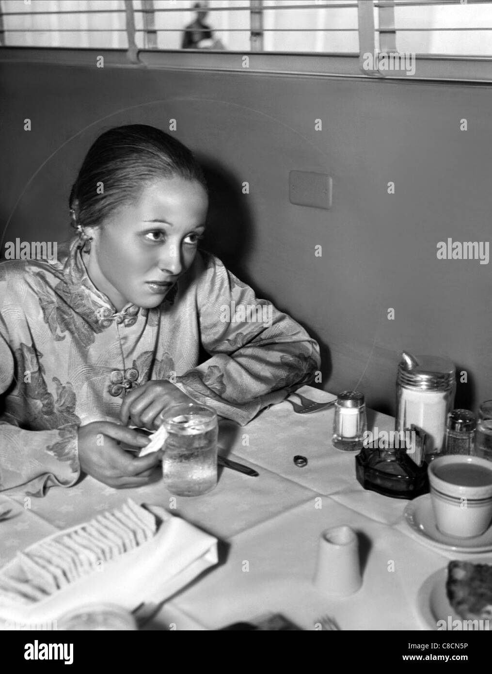 Louisie Rainer LUISE RAINER THE GOOD EARTH (1937 Stock Photo - Alamy